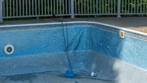 Rénovation, réparation, changement, remplacement du liner de la piscine